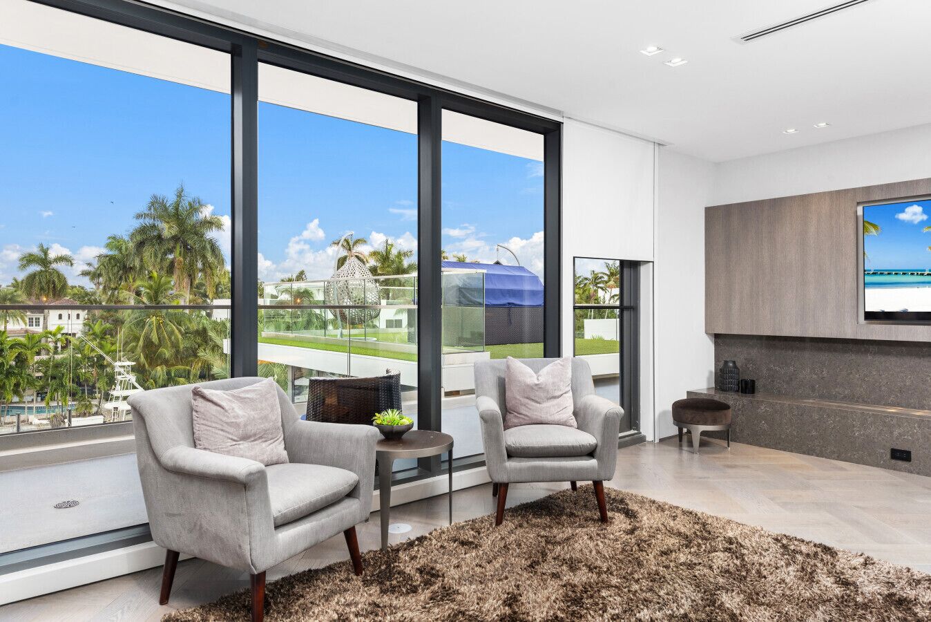 Fernseher, Kamin, Stereoanlage