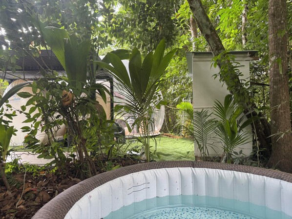 Outdoor spa tub
