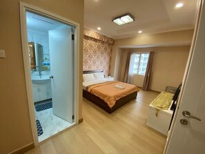 3 habitaciones, tabla de planchar con plancha, wifi y ropa de cama