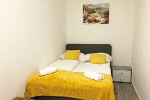 1 bedroom, desk, iron/ironing board, WiFi