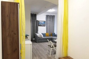 Smart TV - Private Room for 4 Near Hauptbahnhof, Vienna (Wien)