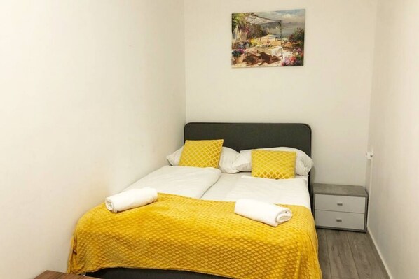 1 bedroom, WiFi, bed sheets