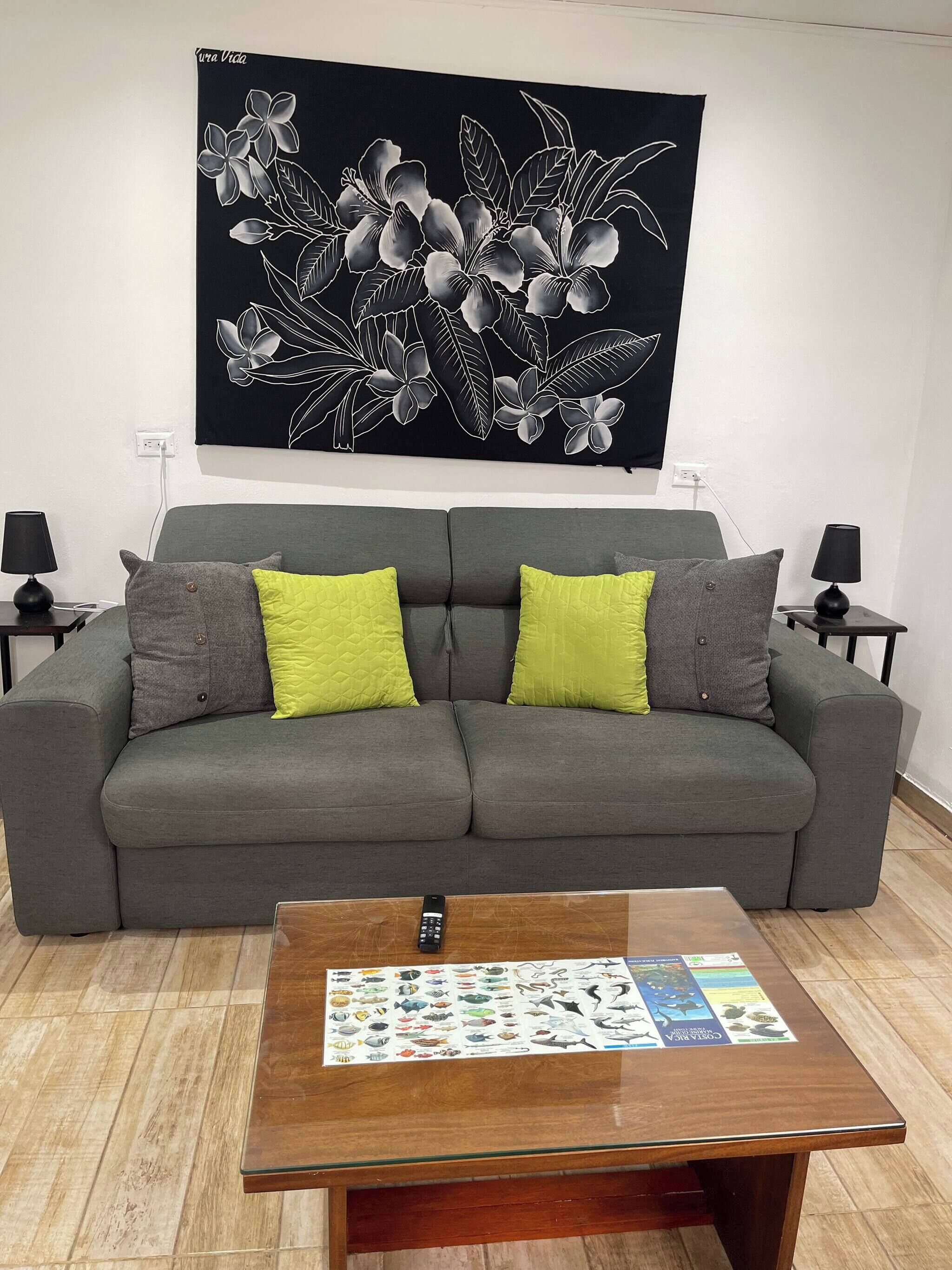 Apartment, 1 Schlafzimmer | Wohnzimmer | Bücher