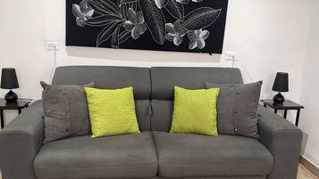 Apartment, 1 Schlafzimmer | Wohnzimmer | Bücher