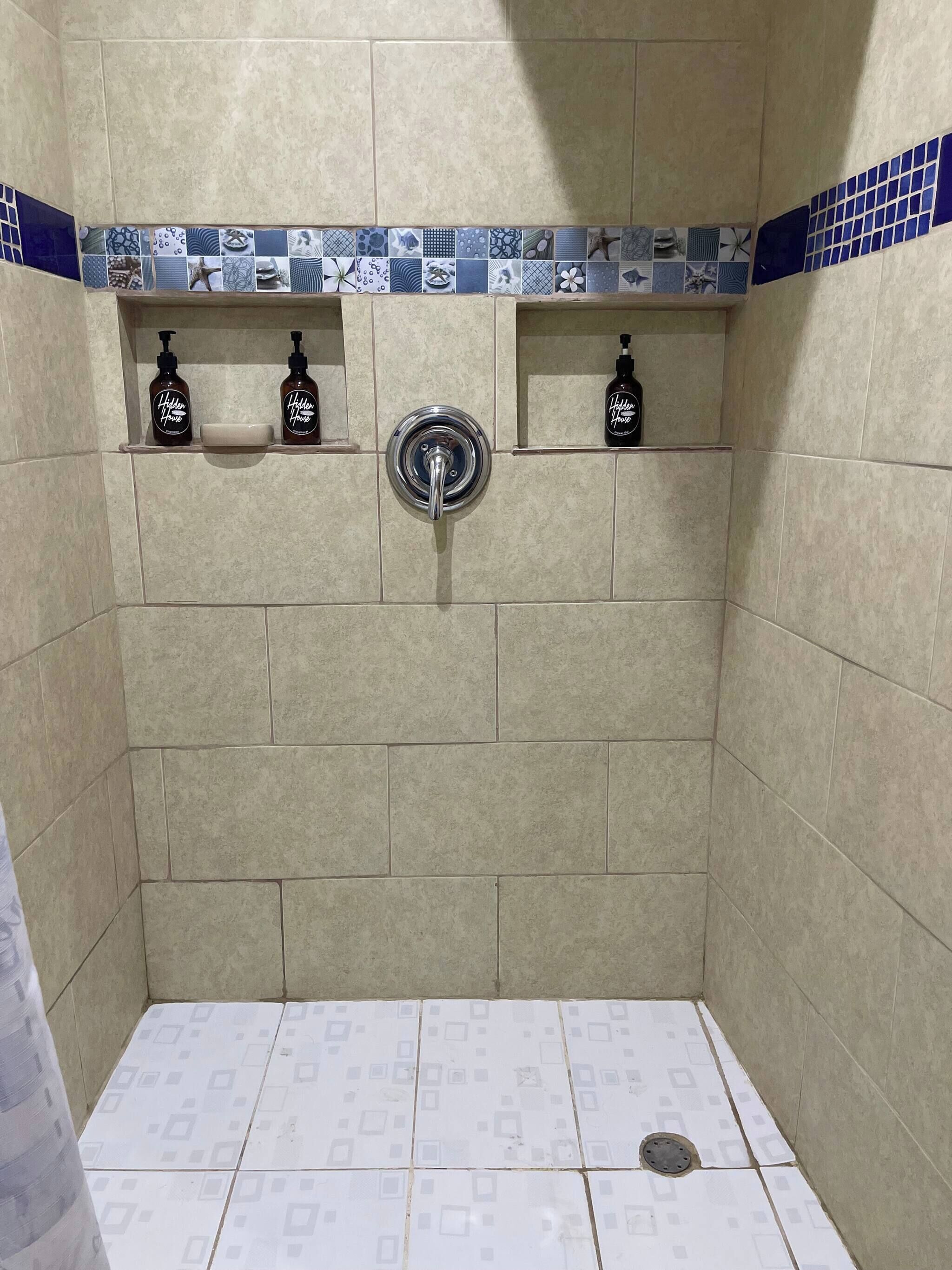 Apartamento, 1 habitación | Ducha del cuarto de baño