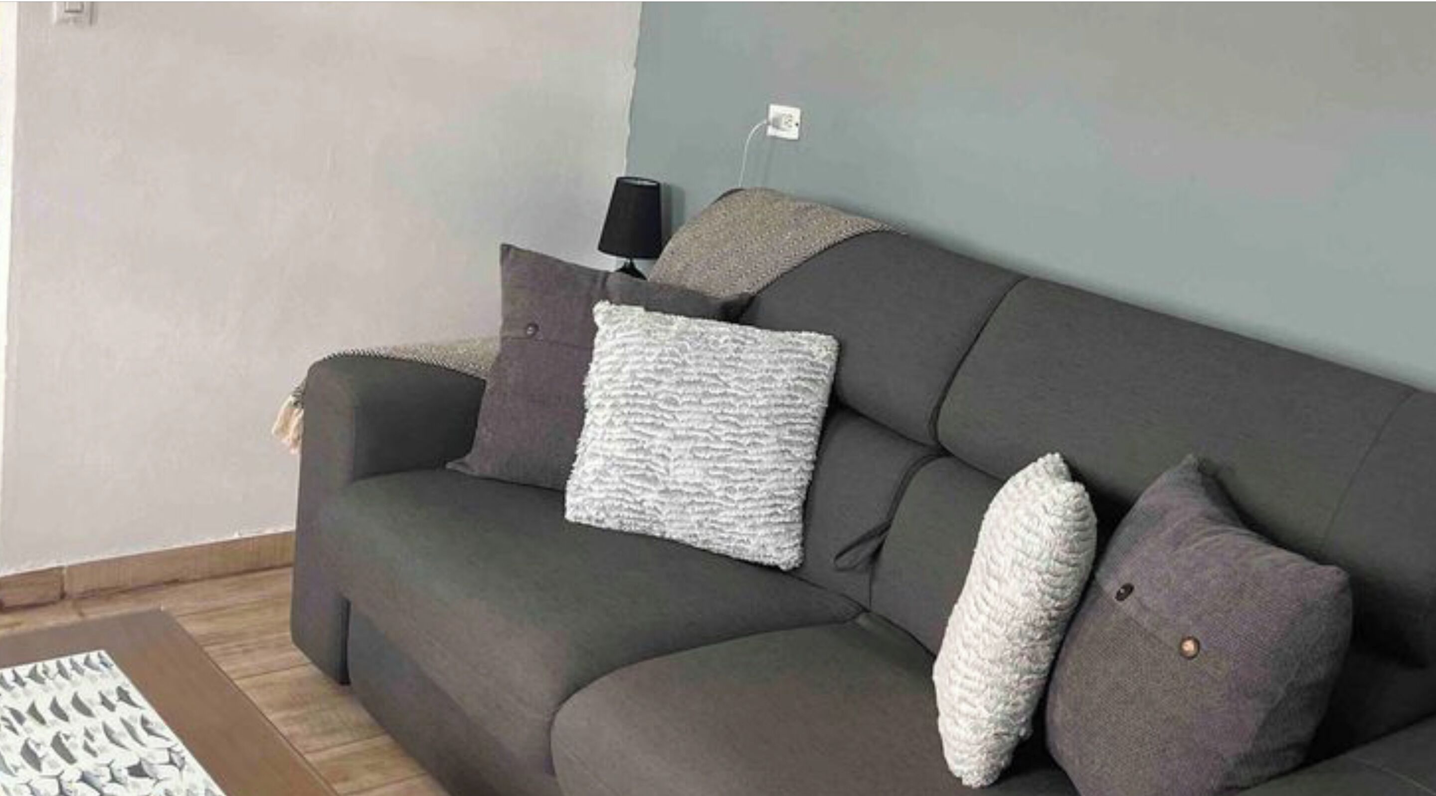 Apartment, 1 Bedroom | Living room | Books