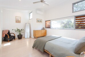 3 soveværelser, skrivebord, strygejern/strygebræt, weekendseng