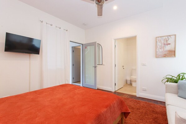 Iron/ironing board, travel crib, WiFi, bed sheets