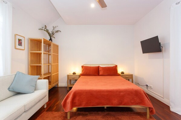 Iron/ironing board, travel cot, WiFi, bed sheets