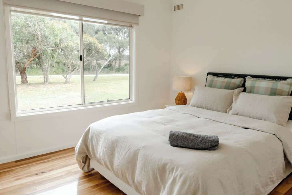 4 bedrooms, bed sheets