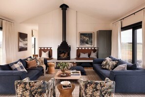 Télévision, cheminée