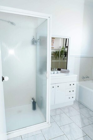 Shower, hair dryer - Salt bush cottage Peterborough (Peterborough)