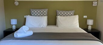 Twelve Apostles Beach House-STUDIO