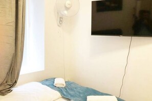 WiFi, bed sheets