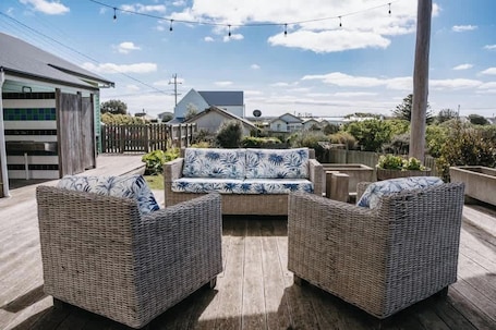 Terrace/patio. Saltwood Retreat - Peterborough