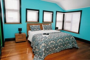 5 habitaciones, tabla de planchar con plancha, wifi y ropa de cama 