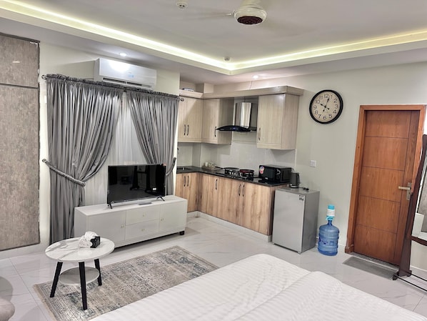 1 bedroom, WiFi, bed sheets