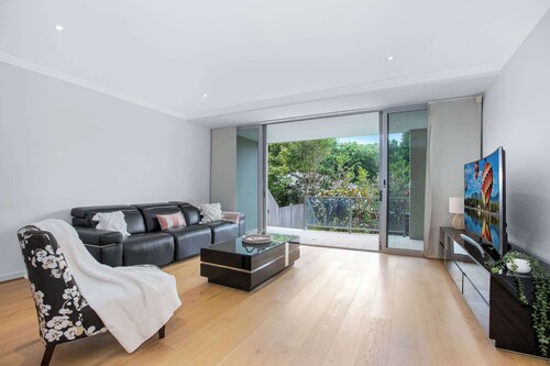 Wonderful Warrawee with Parking and backyard