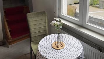 Apartment, 1 Bedroom, Accessible, Smoking | Living area