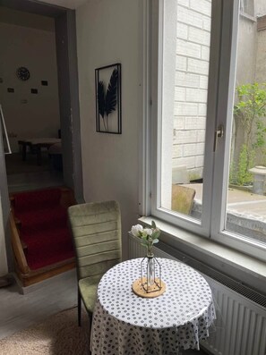 Apartment, 1 Bedroom, Accessible, Smoking | Living area