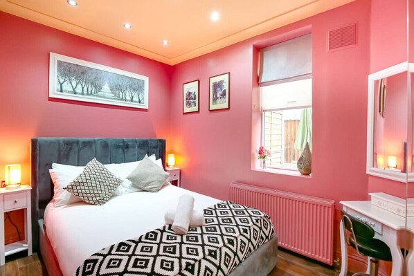 Iron/ironing board, WiFi, bed sheets