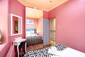 Iron/ironing board, WiFi, bed sheets