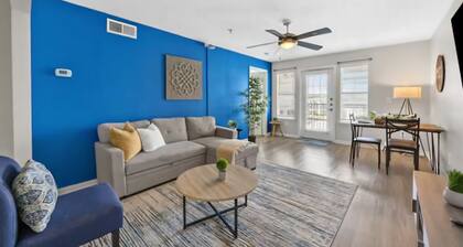 2BR Spacious Getaway Near Dwntown, Pool, UT Austin