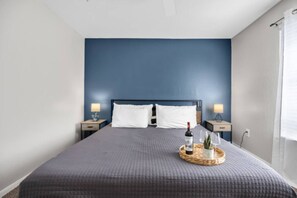 2 makuuhuonetta, silitysrauta/-lauta, Wi-Fi, vuodevaatteet