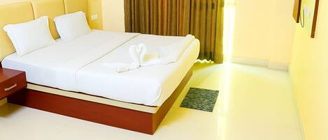 Hypo-allergenic bedding, desk, soundproofing, free WiFi