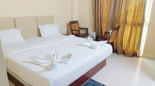 Hypo-allergenic bedding, desk, soundproofing, free WiFi