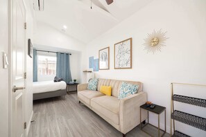 テレビ、書斎 / ワークスペース