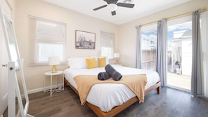 Room - Main Home & Guest House | Dining On The Patio! (San Diego)