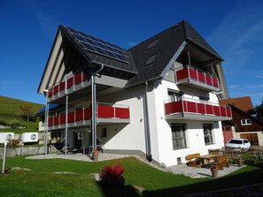 Exterior - Apartment 'Abendgrund' with Private Terrace, Shared Garden and Wi-Fi (Unterkirnach)