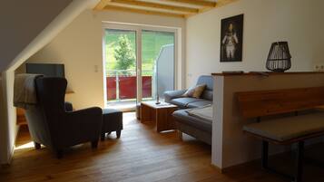 Télévision, table de tennis de table, chaßne hi-fi