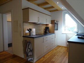 Fridge, oven, stovetop, dishwasher
