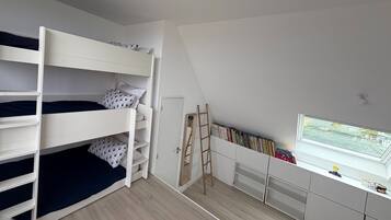 5 habitaciones, tabla de planchar con plancha, wifi y ropa de cama