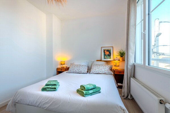 5 chambres, fer et planche à repasser, Wi-Fi, draps fournis