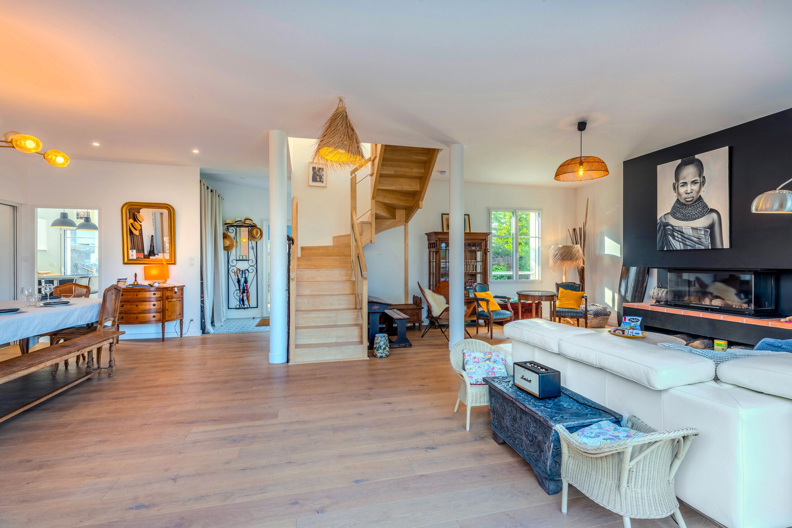 暖炉、ステレオ