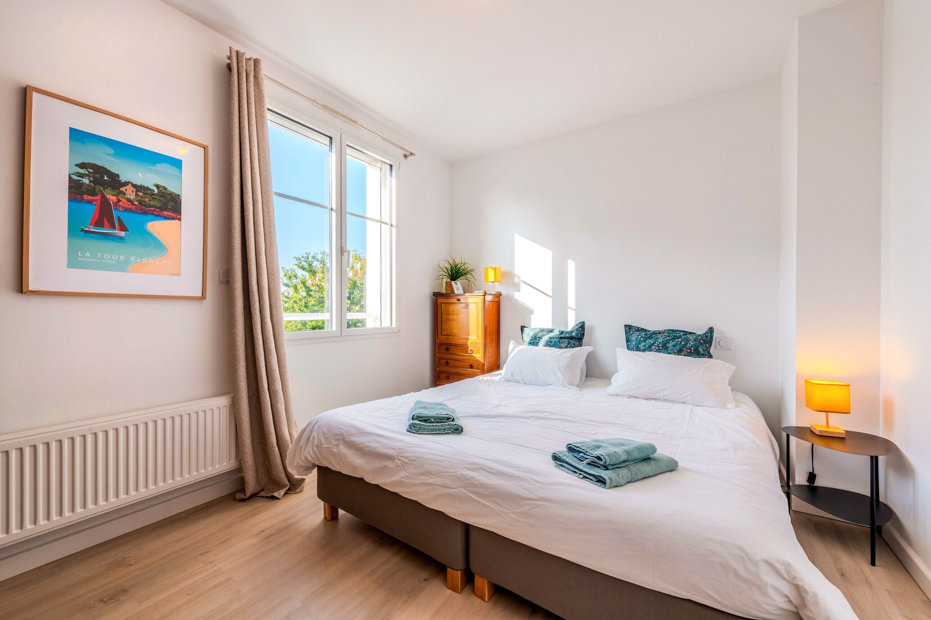 5 bedrooms, iron/ironing board, WiFi, bed sheets