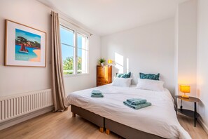 5 habitaciones, tabla de planchar con plancha, wifi y ropa de cama 