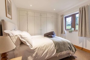 3 habitaciones, tabla de planchar con plancha, cuna de viaje y wifi
