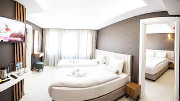 Kamar Keluarga, pemandangan kota | Wi-Fi gratis dan dapat diakses tamu berkursi roda
