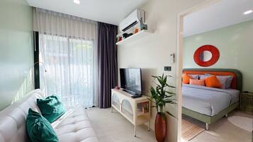 Apartment, Balcony | Living area