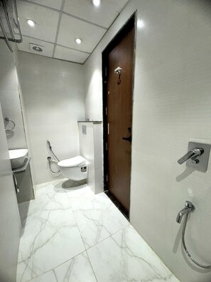 Bathroom - Hotel Eraya (Varanasi)