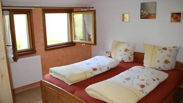 2 habitaciones, tabla de planchar con plancha, wifi y ropa de cama