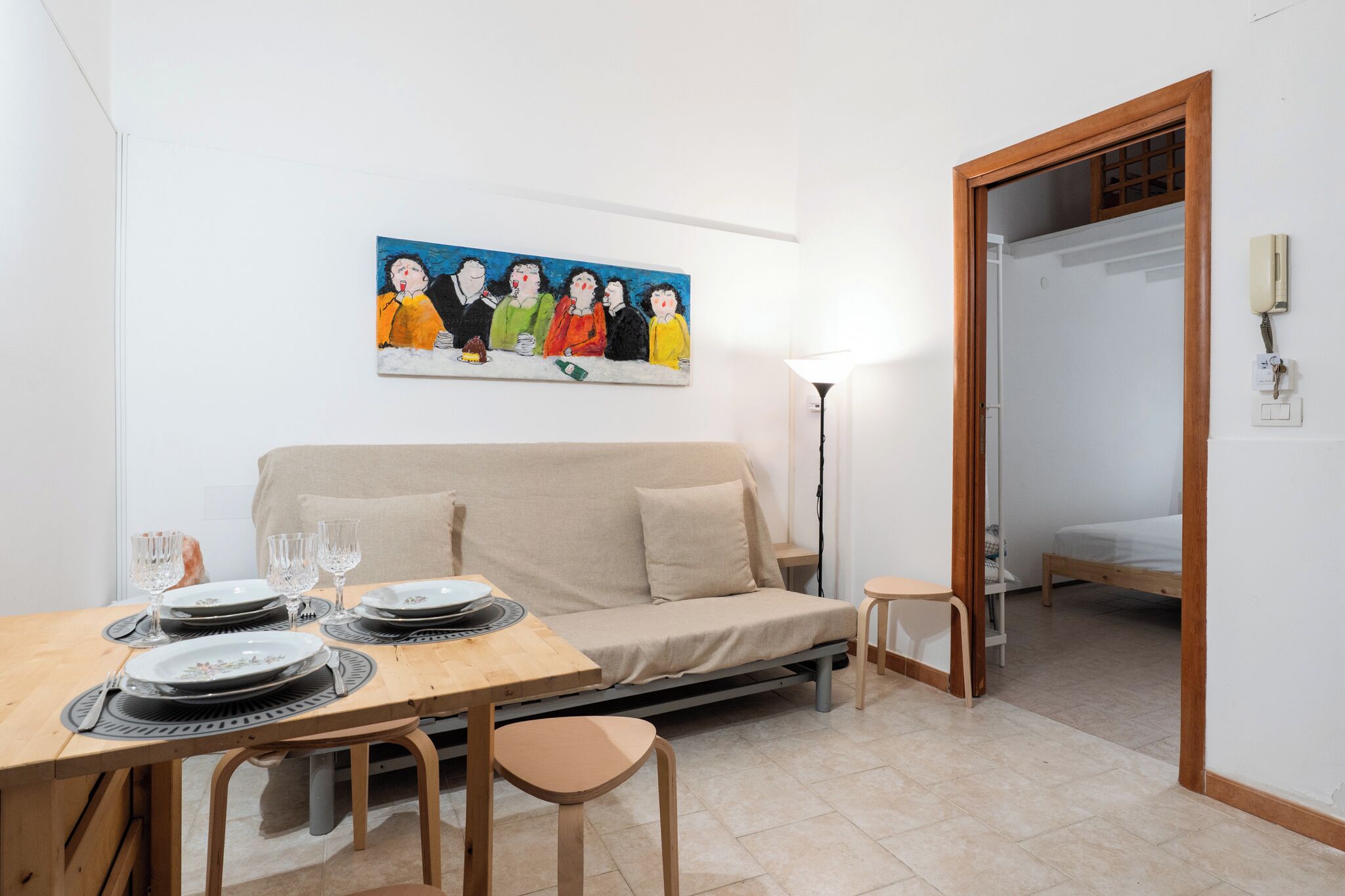 Appartement, 2 slaapkamers | Woonruimte | Een 30-inch televisie met satellietzenders