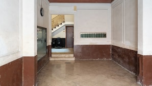 A hallway with a staircase leading to another room. - Meta Apartment by Wonderful Italy  (Bari)