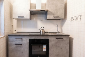 Apartment, 2 Bedrooms | Private kitchen | Fridge, oven, stovetop, cookware/dishes/utensils