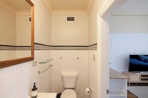 Shower, hair dryer, towels - Light Filled Glebe Haven (Glebe)