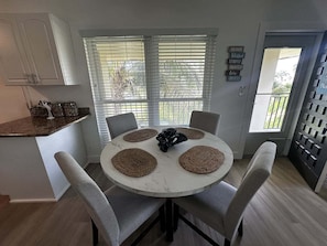 Dining - 2BR Marco Island condo with heated pool, WiFi, and full kitchen (Marco Island)